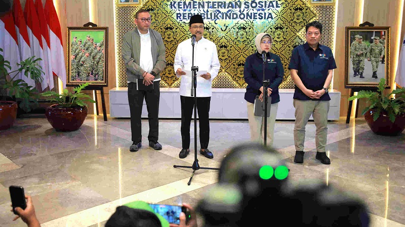 Menteri Sosial (Mensos) Saifullah Yusuf atau Gus Ipul melakukan pertemuan dengan Kepala Badan Pusat Statistik (BPS) Amalia Adininggar Widyasanti di Kantor Kemensos, Jakarta, Senin (13/4/2026, membahas hasil pemutakhiran Data Tunggal Sosial Ekonomi Nasional (DTSEN) Volume 2 Tahun 2026 yang telah dilakukan oleh BPS.