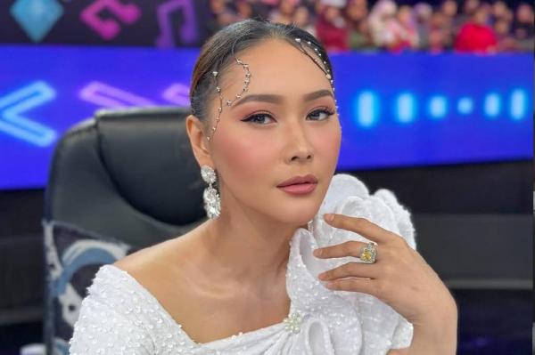 Inul Daratista Pilih Batalkan Umrah Demi Alasan Keselamatan