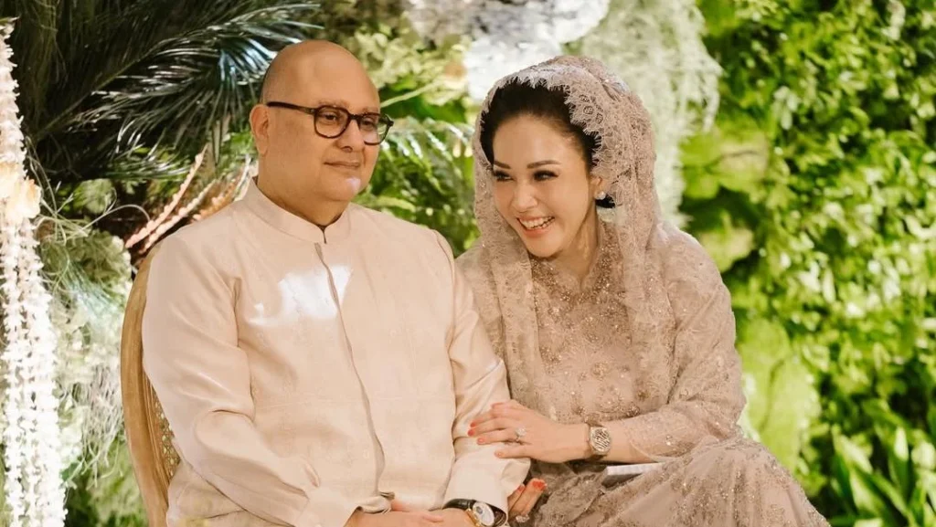 Jam Tangan Maia & Irwan Mussry di Pernikahan El Rumi Jadi Sorotan, Harga Fantastis!