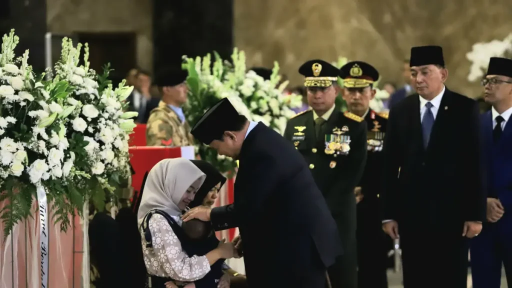 Prabowo Bersama SBY Lepas 3 Jenazah Prajurit yang Gugur di Lebanon di Bandara Soekarno-Hatta