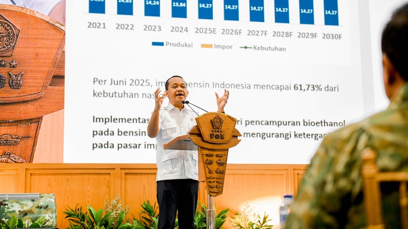 Menteri Energi dan Sumber Daya Mineral (ESDM)  Bahlil Lahadalia memberikan pengarahan pada Apel Komandan Satuan TNI Tahun 2026 di Bogor, Jawa Barat. (Kementerian ESDM)