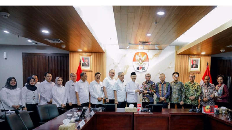 Komisi Pemberantasan Korupsi (KPK) mengapresiasi langkah Kementerian Sosial yang proaktif berkonsultasi terkait pelaksanaan pengadaan barang dan jasa, khususnya dalam penyelenggaraan program Sekolah Rakyat. 