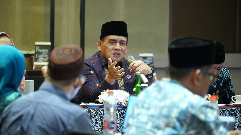 Wakil Menteri Agama (Wamenag) Romo Muhammad Syafi’I menekankan pentingnya langkah pencegahan sejak dini, termasuk evaluasi terhadap pengasuh dan pihak-pihak yang berada di lingkungan pondok pesantren (Ponpes). (Kemenag)