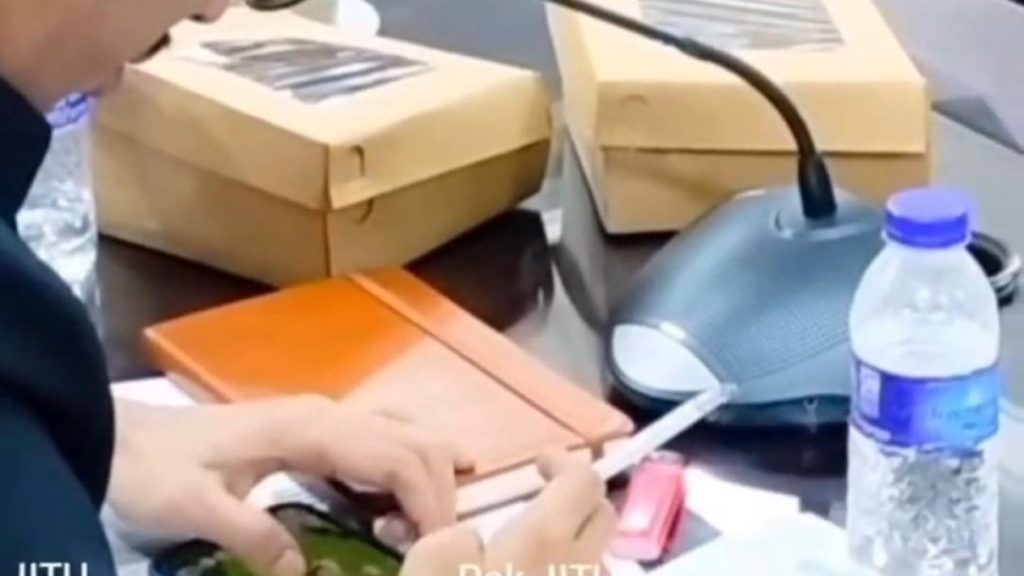Viral Merokok Saat Sidang DPRD Jember Jadi Sorotan, Pengakuan dan Penyesalan Syahri di Hadapan Partai