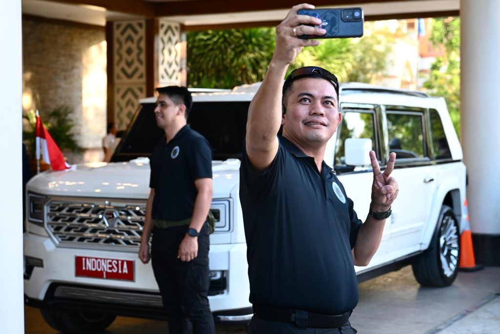 Mobil "Maung" Presiden Prabowo Curi Perhatian Delegasi ASEAN dan Warga Filipina
