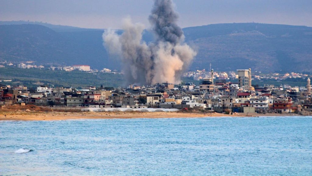 Israel mendeklarasikan sebagian wilayah Lebanon yang baru sebagai 'zona pertempuran', dan mendesak warga untuk meninggalkan wilayah tersebut.