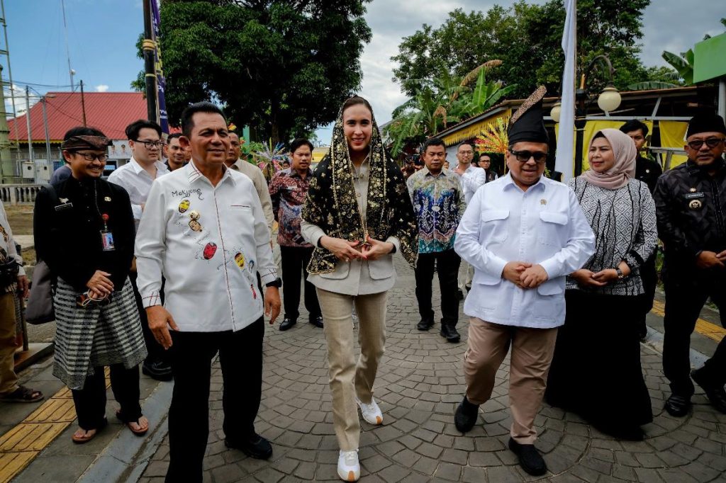 Kemenpar dan BPJPH Percepat Sertifikasi Halal UMKM di 1.500 Desa Wisata