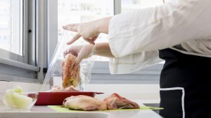 7 Cara Menyimpan Daging Kurban yang Benar agar Tahan Lama