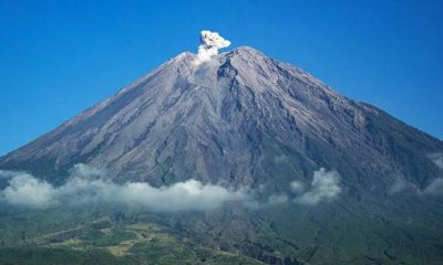Gunung Semeru Erupsi Tiga Kali, Semburkan Letusan Setinggi 800 M