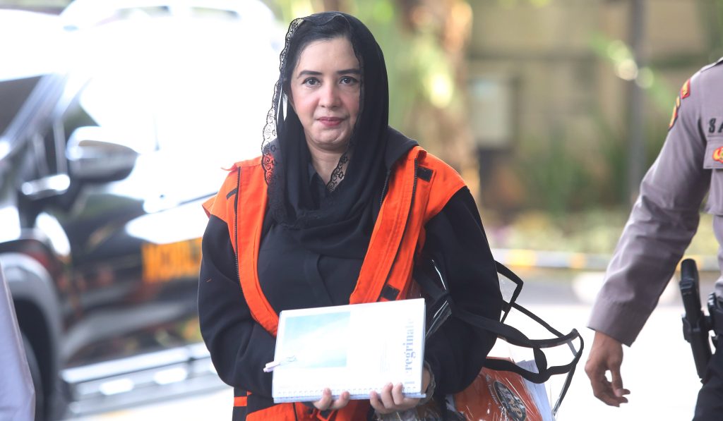 KPK Duga Jam Tangan Mewah Rolex Dibeli Fadia Arafiq Pakai Uang Korupsi