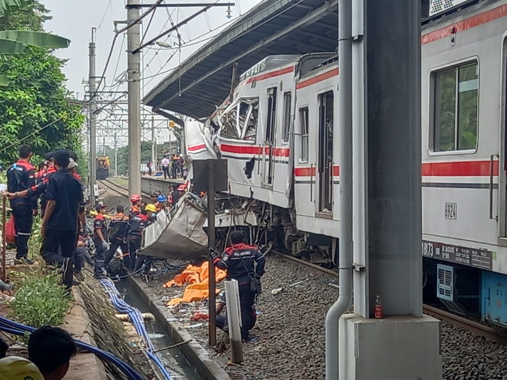Satlantas Bekasi Kota Tetapkan Kelalaian Sopir Taksi Jadi Penyebab Tabrakan KRL