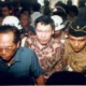 Eddy Tansil mengemplang uang sebesar USD565 juta melalaui kredit Bank Bapindo pada tahun 90-an. Artikel ini adalah bagian dari Mitra Promedia Group dan sudah tayang dengan judul "Menguak Jejak Eddy Tansil, Buronan Kelas Kakak dan Sederet Nama Besar di Baliknya" Baca selengkapnya di: https://www.harianhaluan.com/news/pr-105860039/menguak-jejak-eddy-tansil-buronan-kelas-kakak-dan-sederet-nama-besar-di-baliknya. (Foto : istimewa)