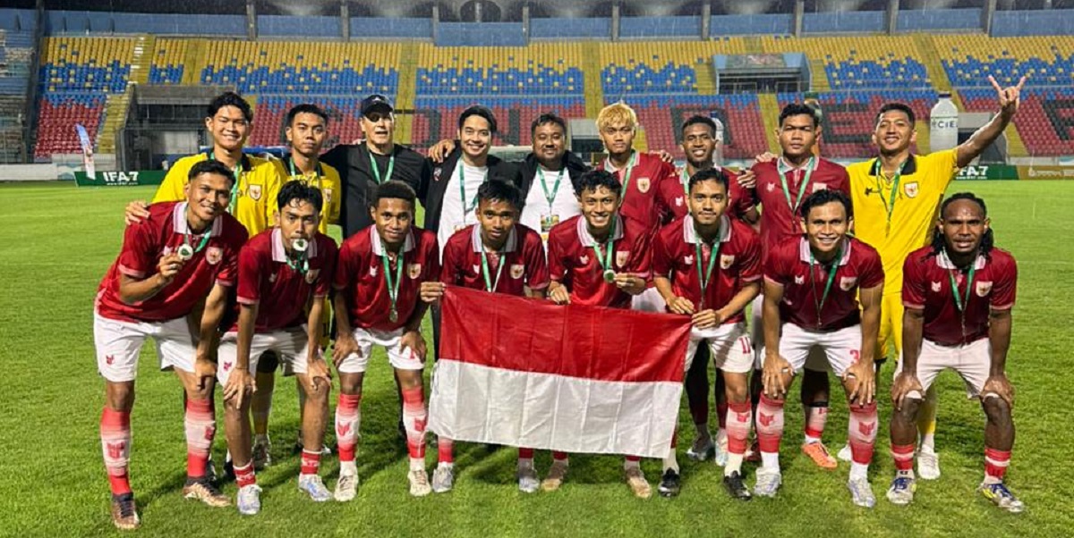 Tim Football Association (FA) 7 Indonesia membuktikan sepakbola Indonesia bisa bersaing di level atas tingkat dunia dengan kekuatan pemain produk dalam negeri dari Sabang sampai Merauke. 