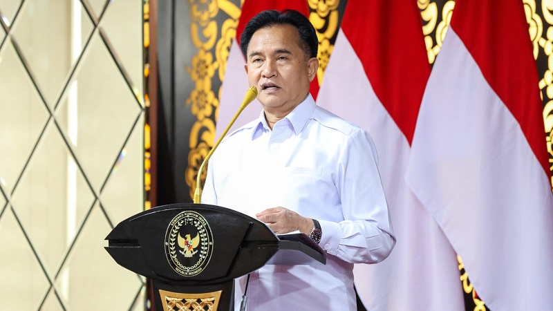 Menteri Koordinator Bidang Hukum, Hak Asasi Manusia, Imigrasi, dan Pemasyarakatan (Menko Kumham Imipas) Yusril Ihza Mahendra menghormati putusan Majelis Hakim Pengadilan Militer II-08 Jakarta terhadap empat prajurit TNI yang terlibat dalam kasus penyiraman air keras terhadap aktivis KontraS, Andrie Yunus