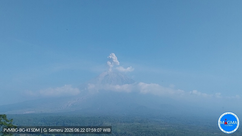 Gunung Semeru Erupsi Senin Pagi, Tinggi Kolom Abu Meningkat dari 700 ke 1.000 Meter