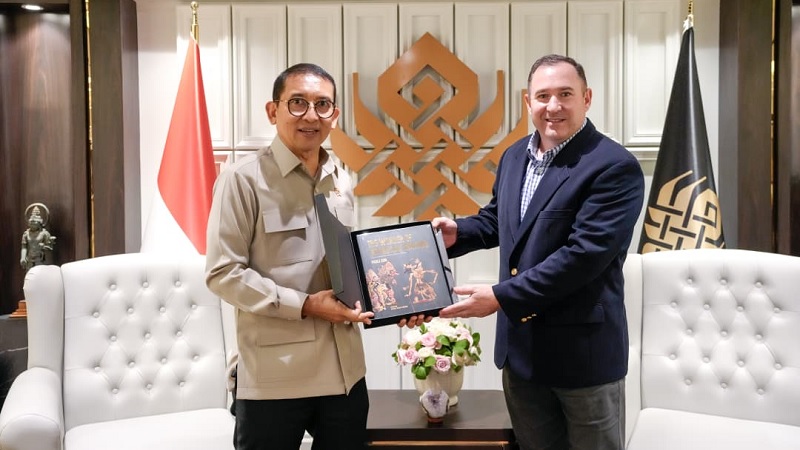 Menteri Kebudayaan RI, Fadli Zon, menerima kunjungan Atase Penegakan Hukum (Legal Attaché) Federal Bureau of Investigation (FBI) untuk Indonesia dan Timor-Leste, Robert F. Lafferty, di Kantor Kementerian Kebudayaan, Jakarta.