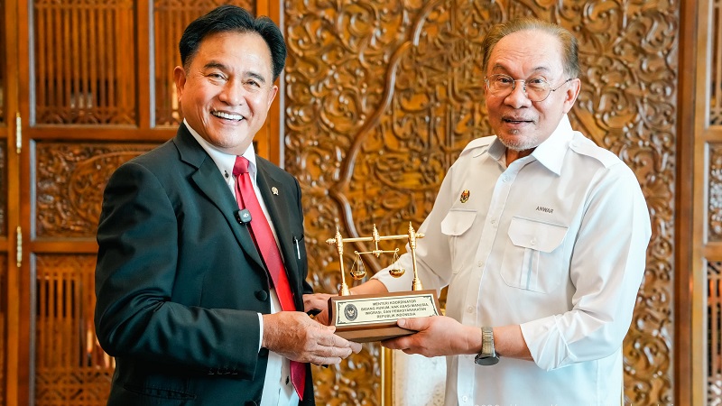 Menteri Koordinator Bidang Hukum, Hak Asasi Manusia, Imigrasi, dan Pemasyarakatan Yusril Ihza Mahendra, melakukan kunjungan kehormatan dengan Perdana Menteri Malaysia Anwar Ibrahim, Senin (29/6/2026).