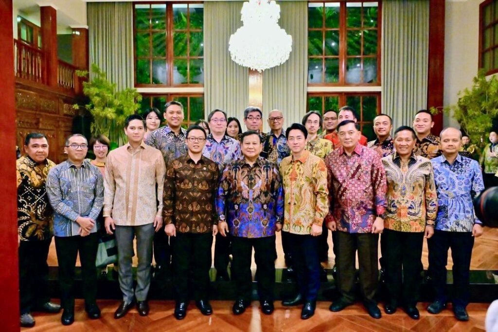 Bertemu Prabowo, Menhan Jepang Bahas Penguatan Kerja Sama Pertahanan Bilateral dan Beri Miniatur Kapal Perang Mikasa