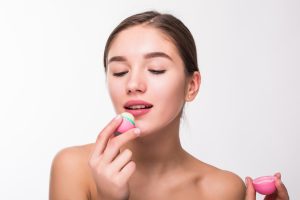 cara mencerahkan bibir