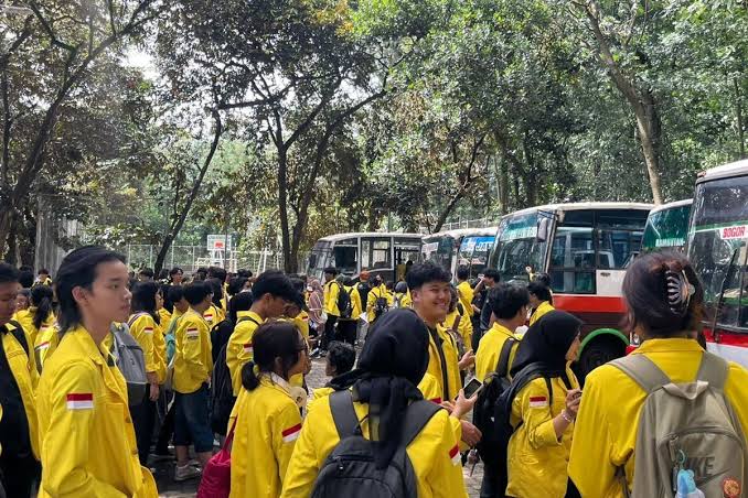 Mahasiswa UI dan IPB Gelar Aksi di Bundaran HI, Soroti Kondisi Ekonomi dan Kebijakan Pemerintah