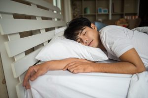 penyebab mengigau saat tidur