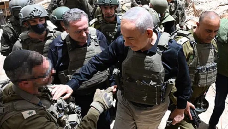 Perdana Menteri (PM) Israel Benjamin Netanyahu didampingi Menteri Pertahanan Israel Katz dan para pejabat militer senior mengunjungi wilayah Lebanon Selatan, Selasa (30/6/2026) untuk mempertegas pendudukan negara tersebut di sana. (Ist)