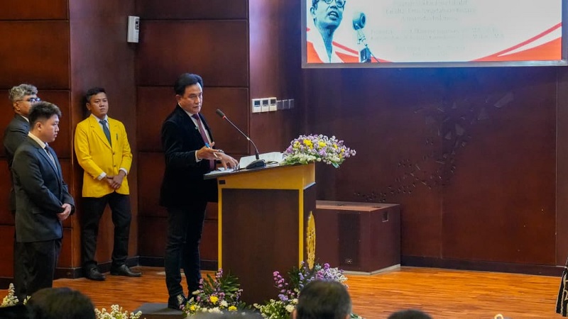 Menteri Koordinator Bidang Hukum, Hak Asasi Manusia, Imigrasi, dan Pemasyarakatan (Menko Kumham Imipas), Yusril Ihza Mahendra, saat mempertahankan disertasinya dalam Sidang Terbuka Promosi Doktor yang diselenggarakan di Balai Sidang Universitas Indonesia, Kamis (2/7/2026). (Kemenko Kumham Imipas)