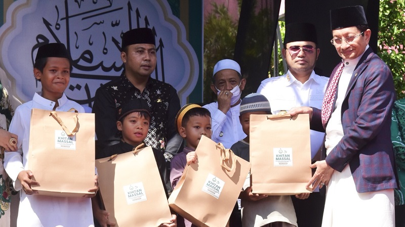 Menteri Agama (Menag) Nasaruddin Umar dalam kegiatan Puncak Peringatan Hari Lahir (Harlah) ke-34 Pondok Pesantren Assalam Arya Kemuning di Barong Tongkok, Kabupaten Kutai Barat, Sabtu (4/7/2026). (Kemenag)