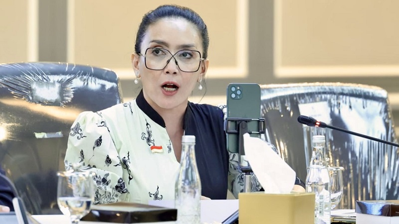 Anggota Komisi XIII DPR RI, Rieke Diah Pitaloka, mendorong Presiden Prabowo Subianto segera menerbitkan Peraturan Presiden (Perpres) tentang Tata Kelola Terpadu Koperasi Desa/Kelurahan Merah Putih (KDKMP) dan Koperasi Merah Putih sebagai regulasi payung 