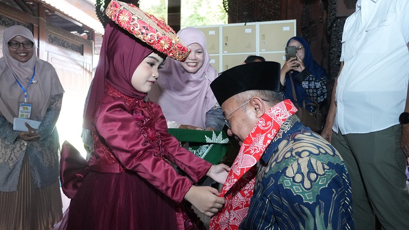 Menteri Pendidikan Dasar dan Menengah, Abdul Mu'ti, menegaskan bahwa masa usia dini merupakan fondasi bagi perkembangan anak pada jenjang pendidikan berikutnya.