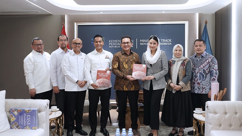 Menteri Perdagangan, Budi Santoso bersama Wakil Menteri Perdagangan, Dyah Roro Esti menerima audiensi Ketua Umum KADIN, Anindya Bakrie dan Asisten Khusus Presiden RI Bidang Komunikasi dan Analisis Kebijakan, Dirgayuza Setiawan di Kantor Kementerian Perdagangan, Jakarta, Selasa (14/7/2026).