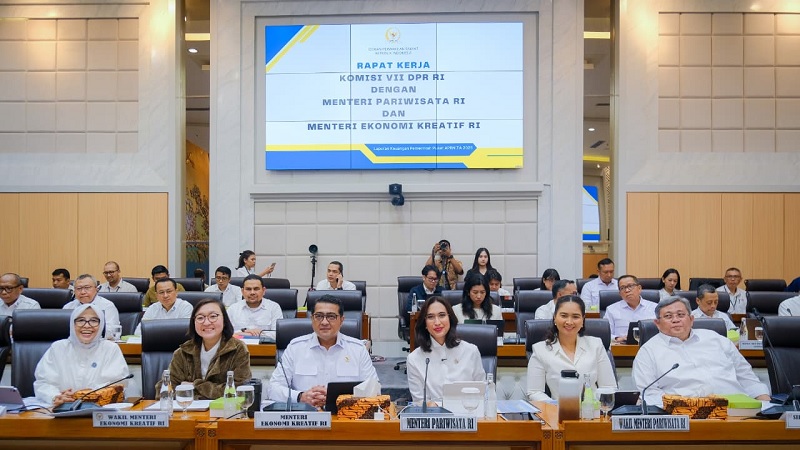Menteri Pariwisata (Menpar), Widiyanti Putri Wardhana pada Rapat Kerja bersama Komisi VII DPR RI, Rabu (15/7/2026). (Kemenpar)