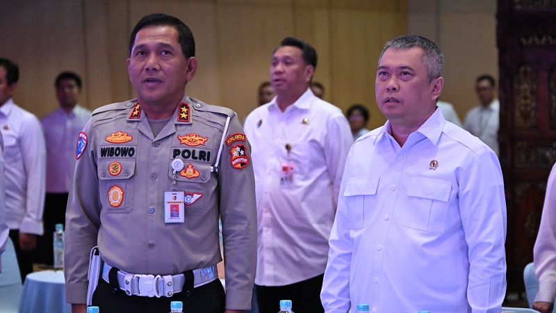 Kementerian Perhubungan (Kemenhub) memperkuat sinergi dan kolaborasi dengan Korps Lalu Lintas Kepolisian Republik Indonesia (Korlantas Polri) melalui pertemuan antara Menteri Perhubungan (Menhub) Dudy Purwagandhi dengan Kepala Korlantas Polri Wibowo beserta jajaran, di Kantor Pusat Kementerian Perhubungan, Selasa (14/7/2026). (Kemenhub)