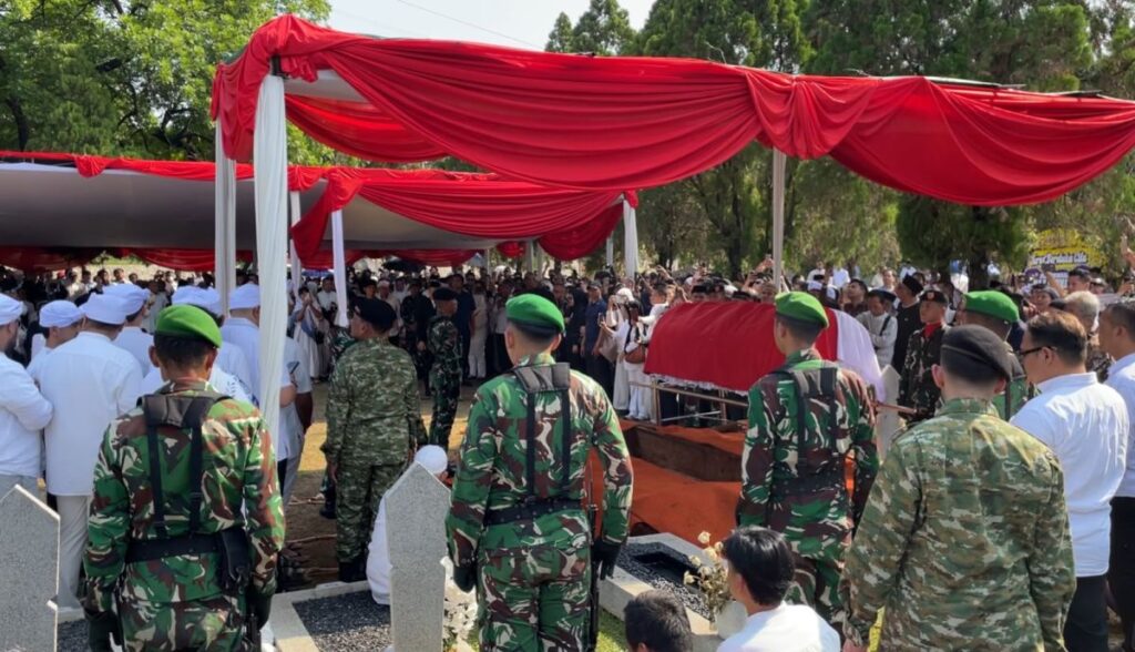 Rachmat Gobel Dimakamkan di TMP Kalibata, Tinggalkan Warisan Besar bagi Industri Indonesia