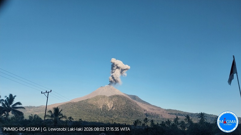 Erupsi 6 Kali, Tinggi Semburan Kolom Abu Gunung Lewotobi Laki-laki Meningkat dari 300 – 1.000 Meter