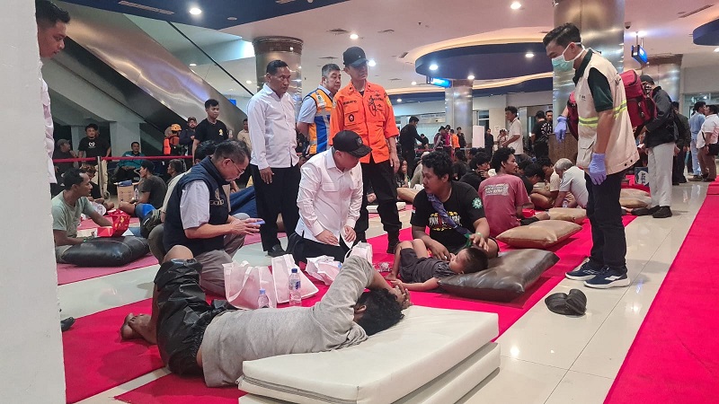 Menteri Perhubungan (Menhub) Dudy Purwagandhi mendukung proses investigasi yang dilakukan secara independen oleh Komite Nasional Keselamatan Transportasi (KNKT) guna mengetahui secara objektif penyebab insiden kebakaran KMP Mutiara Sentosa II yang terbakar di perairan utara Kabupaten Sumenep, Jawa Timur. (Foto: Kemenhub)