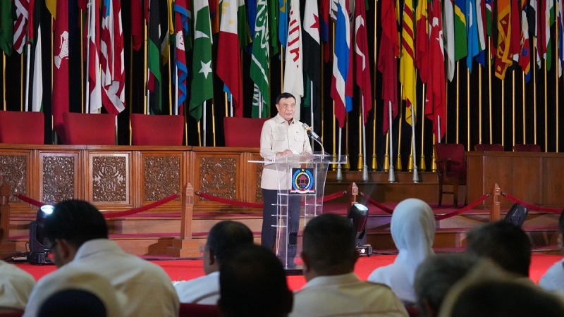 Menteri Koordinator Bidang Politik dan Keamanan (Menko Polkam) Jenderal TNI (Purn.) Djamari Chaniago saat memberikan pengarahan sekaligus membuka Rapat Kerja Nasional (Rakernas) LPM RI Tahun 2026 di Gedung Merdeka, Bandung, Jawa Barat, Jumat (7/8/2026). (Foto: Kemenko Polkam)
