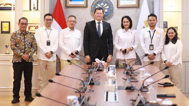 Wakil Menteri Pelindungan Pekerja Migran Indonesia (P2MI), Christina Aryani bertemu Duta Besar Republik Slowakia untuk Indonesia, Tomáš Ferko, di Kantor Kementerian P2MI, Jakarta. (Foto: KemenP2MI)