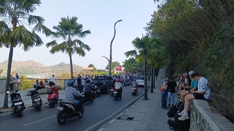 Kementerian Pariwisata (Kemenpar) Republik Indonesia bersama Badan Pelaksana Otorita Labuan Bajo Flores (BPOLBF) memastikan keselamatan wisatawan dan mengoordinasikan langkah-langkah penanganan darurat pascagempa bumi berkekuatan Magnitudo 7,7 yang mengguncang kawasan Mbay – Nagekeo, Nusa Tenggara Timur (NTT), Sabtu (15/8/2026) pukul 04.58 WIB. (Foto: Istimewa)