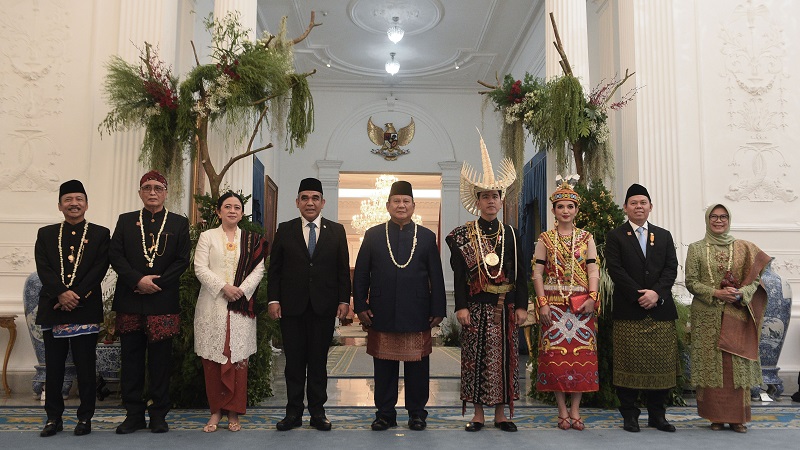 Ketua DPR RI Dr. (HC) Puan Maharani berfoto bersama Presiden dan Wakil Presiden beserta Pimpinan Lembaga Tinggi Negara, usai memperingati Hari Ulang Tahun (HUT) ke-81 RI digelar di Istana Merdeka, Jakarta Pusat, Senin (17/8/2026). (Foto: Biro.Setpres/jk)