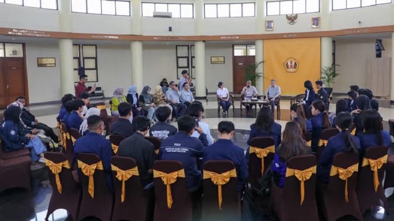 Menteri Pendidikan Tinggi, Sains, dan Teknologi (Mendiktisaintek), Brian Yuliarto melakukan audiensi bersama perwakilan BEM Universitas Padjadjaran (Unpad).