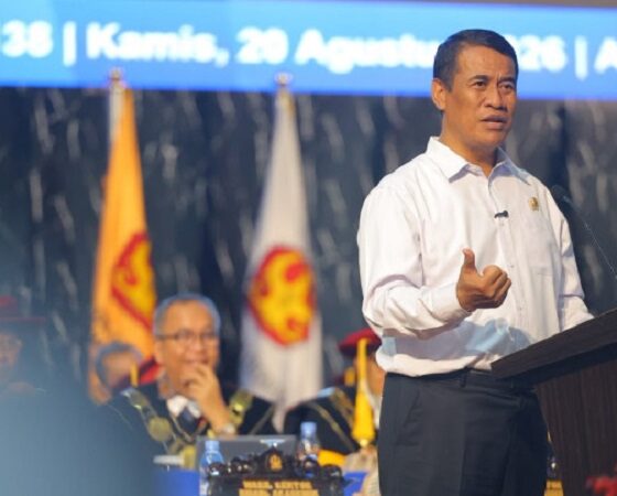 Saat berdialog dengan mahasiswa dan alumni Universitas Tadulako (Untad), Palu, Kamis (20/8/2026), Menteri Pertanian (Mentan) Andi Amran Sulaiman menemukan semangat baru generasi muda di sektor pertanian, sekelompok alumni Untad berani mengelola lahan pertanian hingga sekitar 300 hektare dan membangun usaha melalui Brigade Pangan. (Foto: Kementan)