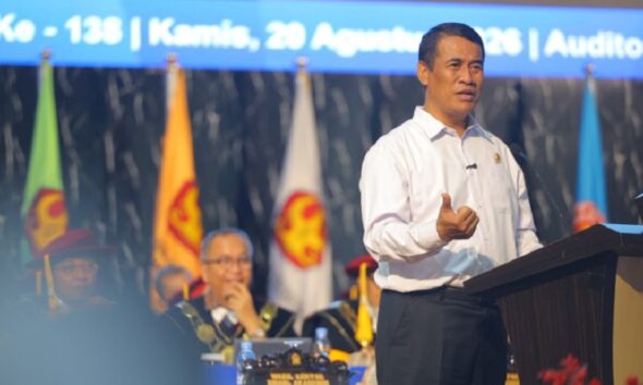 Saat berdialog dengan mahasiswa dan alumni Universitas Tadulako (Untad), Palu, Kamis (20/8/2026), Menteri Pertanian (Mentan) Andi Amran Sulaiman menemukan semangat baru generasi muda di sektor pertanian, sekelompok alumni Untad berani mengelola lahan pertanian hingga sekitar 300 hektare dan membangun usaha melalui Brigade Pangan. (Foto: Kementan)
