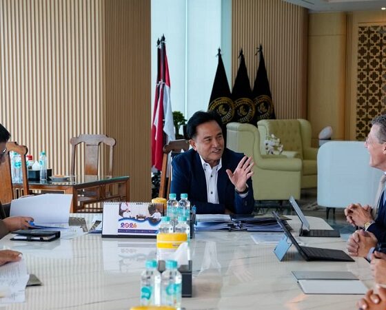 Menteri Koordinator Bidang Hukum, Hak Asasi Manusia, Imigrasi, dan Pemasyarakatan (Menko Kumham Imipas), Yusril Ihza Mahendra, menerima kunjungan International Trademark Association (INTA) di Gedung Trinity Tower, Jakarta, Senin (24/8/2026). (Kemenko Kumham Imipas)