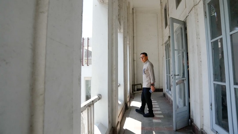 Menteri Kebudayaan (Menbud) RI, Fadli Zon, saat meninjau gedung  bekas kantor Jiwasraya di kawasan Kota Lama Semarang, Jawa Tengah. (Foto: kemenbud)