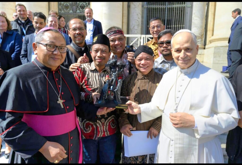 Patung Yusuf Arimatea Buatan Yogyakarta Diterima Paus Leo XIV, Wujudkan Mimpi Sang Pendiri Brata Gallery