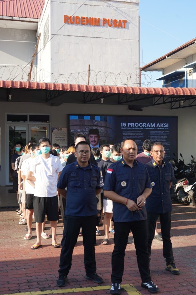 Rudenim Tanjungpinang Pusat Deportasi 25 Warga Negara Vietnam Terbukti Langgar Keimigrasian