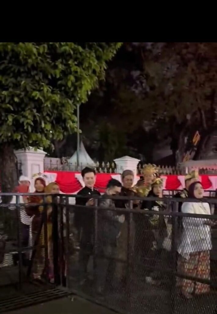 Waduh! Antusiasme Warga Semarakkan HUT ke-81 Kemerdekaan RI di Istana Merdeka, Sejak Pukul 03.00 Sudah Antre