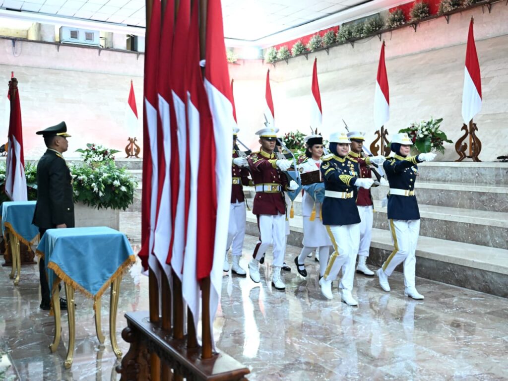 Kirab Bendera Pusaka Awali Peringatan HUT ke-81 Kemerdekaan RI