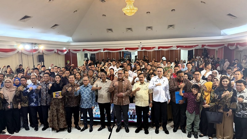 Menteri Pelindungan Pekerja Migran Indonesia (P2MI) Mukhtarudin menegaskan komitmen pemerintah untuk memastikan pelindungan menyeluruh bagi Pekerja Migran Indonesia termasuk melalui pemberian kepastian status kewarganegaraan bagi Pekerja Migran dan keluarga yang menghadapi persoalan administrasi kewarganegaraan di Malaysia.